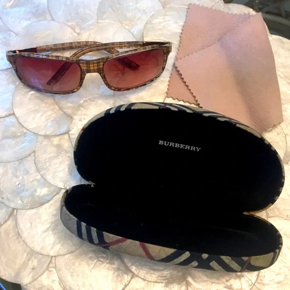 BURBERRY Authentic Unisex Sunglass Frames - PLUS Case & Cleaning Cloth! - Picture 3 of 14